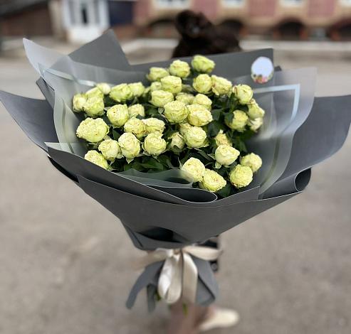 Букет Белые кустовые розы Солинеро в Узуново