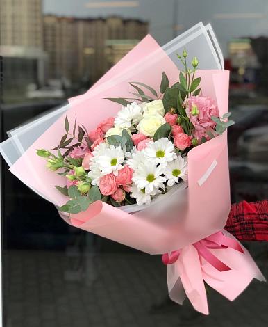 Букет цветов из: Розы, Лизиантусы и Хризантемы в Узуново